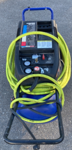 CAMPBELL-HAUSFELD 15 GALLON AIR COMPRESSOR - POWERS ON