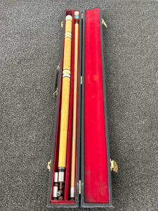 DECORATIVE POOL CUE WITH CASE