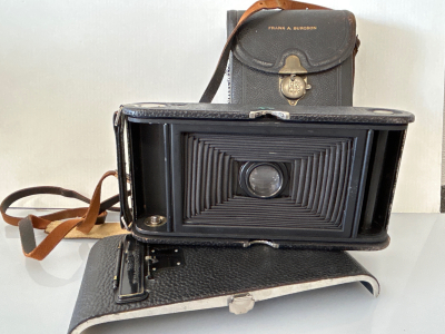 ANTIQUE KODAK AUTOGRAPHIC CAMERA WITH LEATHER SATCHEL (FOR DISPLAY)