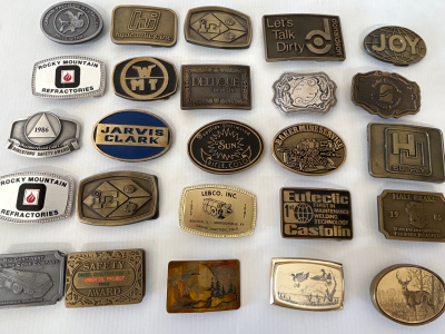 VINTAGE METAL BELT BUCKLES (25)