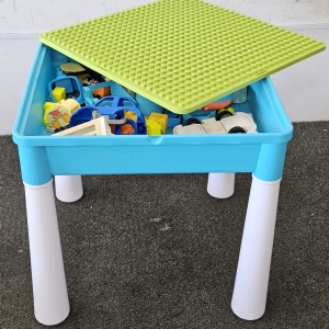 18x18 LEGO BUILDING TABLE W/ BLOCKS