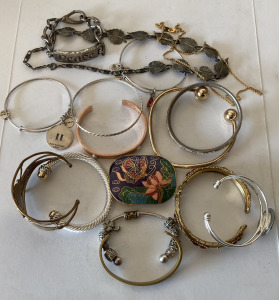 VINTAGE BRACELETS, BANGLES AND NECKLACES