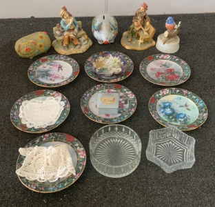 (7) FINE PORCELAIN LÉNA LIN’S HUMMINGBIRD TREASURY COLLECTION PLATES WITH HAND PAINTED STONECRAFTED FIGURES AND MORE