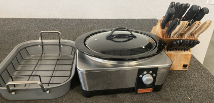 CROCKPOT (POWERS ON) LARGE KNIFE BLOCK, AND ROASTING TRAY