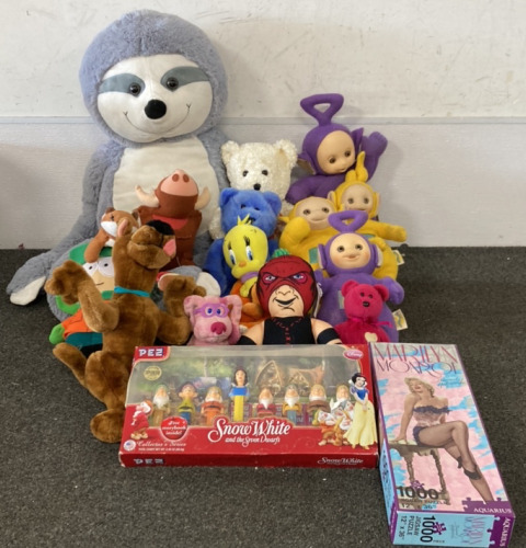 KELLY TOY SLOTH PLUSH, FOUR TELETUBIES, LOONEY TUNES PLUSH, SOUTH PARK PLUSH, BEANIE BUDDIES (2) , SCOOBY DOO PLUSH, SQUIRREL BEANIE BABY, MARILYN MONROE PUZZLE, SNOW WHITE LIMITED EDITION PEZ COLLECTION AND MORE