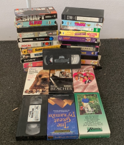 (29) VHS MOVIES INCLUDING BEACHES WITH BETTE MIDLER, SHAFT WITH SAMUEL L. JACKSON, SCOOBY DOO ZOMBIE ISLAND AND MORE