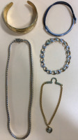 Beautiful Assorted Jewelry (4) Necklaces (3) Pairs of Earrings (4) Bracelets - 4