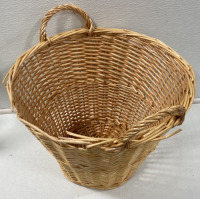 WICKER BASKET WITH TALL LAMP, METAL CANDLE HOLDER, SMALL GLASS CANDLE HOLDERS, CERAMIC TRIANGULAR WALL PLANT POTS, TABLE RUNNER AND MORE - 5