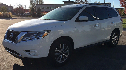 2015 NISSAN PATHFINDER - 3RD ROW SEATING !