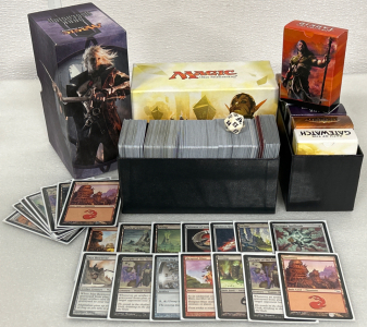 MAGIC THE GATHERING PLAYING CARDS WITH EXTRA DICE AND STORAGE BOXES