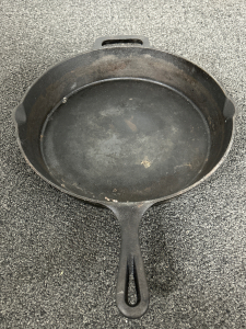 16&rdquo; MAINSTAY CAST IRON SKILLET