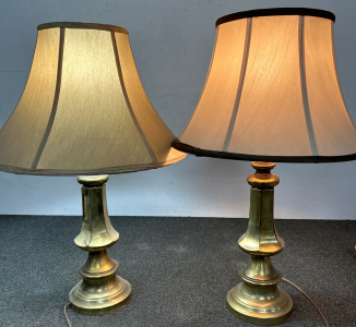 PAIR OF BRASS TONE LAMPS WITH SHADES (BOTH WORK, 1 IS MISSING FINIAL)