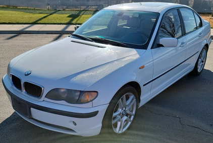 2004 BMW 325I - SUNROOF!