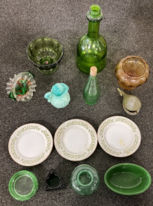 ANTIQUE BOX OF GLASS KITCHENWARE