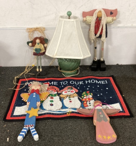 GREEN CERAMIC VASE (WORKS), SNOWMAN “WELCOME TO OUR HOME!” WELCOME MAT (18”X27”), FOUR WOODEN ANGELS