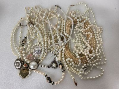 COSTUME JEWELRY INCLUDES: NECKLACES AND BRACELETS