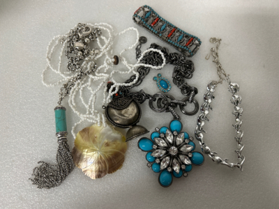 COSTUME JEWELRY INCLUDING NECKLACES, BRACELETS AND PINS