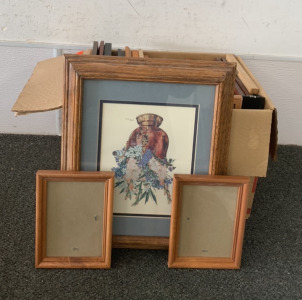 BOX OF WOODEN PICTURE FRAMES