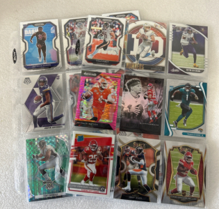 (18) SPORTS CARDS: JUSTIN JEFFERSON, PATRICK QUEEN, TONI BOSELLI, JUSTIN HERBERT AND MANY MORE