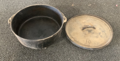 CAST IRON DUTCH OVEN WITH LEGS AND LID