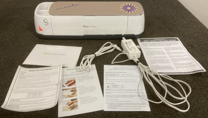 CRICUT EASY PRESS 2 (POWERS ON)