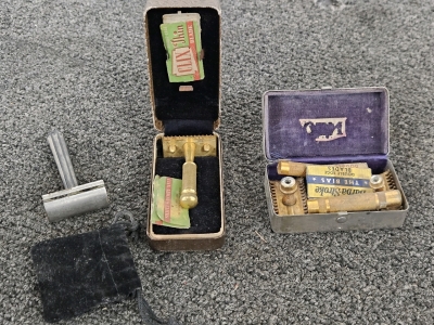 VINTAGE RAZORS W/ CASES