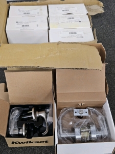 (6) NEW DOOR HANDLE/ LATCH SETS, NEW DOOR HANDLES