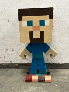 MINECRAFT WOOD BLOCK HEAD CHARACTER (3&rsquo; 1&rdquo; TALL)