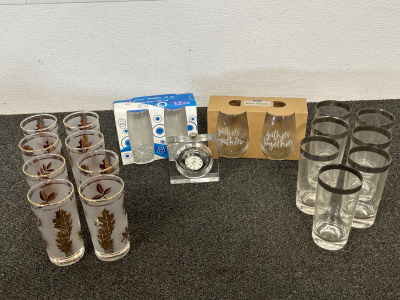 FROSTED GLASSES WITH GOLD LEAVES (8), GLASSES WITH SILVER TONE RIMS (7), STEMLESS WINE GLASSES (2), TUMBLERS (2) AND SMALL SHELF/MANTLE CLOCK (UNABLE TO TEST)