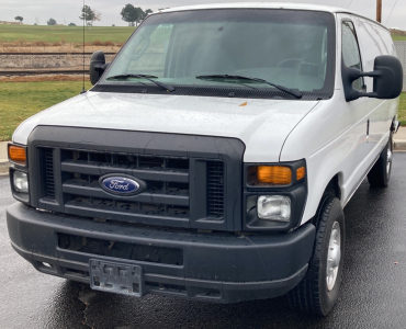 2008 FORD E-150 - METAL SHELVING!