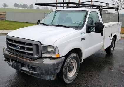 2004 FORD F-250 - LADDER RACK!