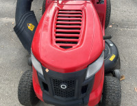 TROY-BILT RIDING LAWNMOWER - 4