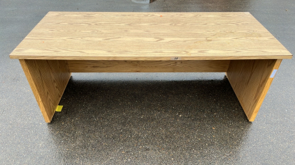 LIGHT WOOD DESK (6’ x 30”)