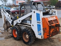 BOBCAT MODEL 743 SKID STEER-LOADER