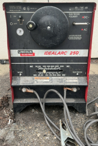 LINCOLN ELECTRIC IDEALARC 250 WELDER
