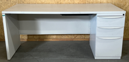 66”x 29-1/2”x 29” OFICE DESK