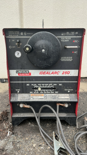 LINCOLN ELECTRIC IDEALARC 250 WELDER