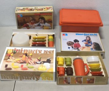 (1) Tupperware Toys Mini Serve It Set In Original Packaging (1) Tupperware Toys Mini Mix it Set In Original Packaging (1) Tupperware Toys Mini Party Set In Original packaging (1) 1431-4 New Vintage Tupperware Container