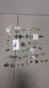 (40) Pairs Of Vintage Costume Earrings Sets