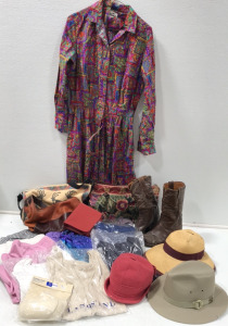 Justin Boots- Womens Size 7; Ladies Clothing, Hats, Swimsuit and Handbags; Shoulder Pads