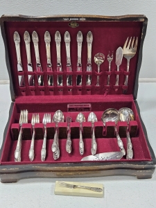 ROGERS BROS. FIRST LOVE SILVER SET W/ CASE & EXTRAS