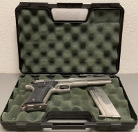 AMT AUTO MAG II 22 MAG PISTOL WITH HARD CASE AND 2 MAGAZINES— M16943 - 10