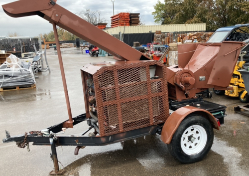 INDUSTRIAL WOOD CHIPPER