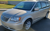 2015 CHRYSLER TOWN & COUNTRY - BACK UP CAMERA - DVD PLAYER!