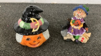 (1) HALLOWEEN THEMES OVEN MITT, (1) SET OF HALLOWEEN THEMED POT HOLDERS, (1) CERAMIC PUMPKIN CANDLE HOLDER, (2) CERAMIC FIGURINES, AND MORE - 7