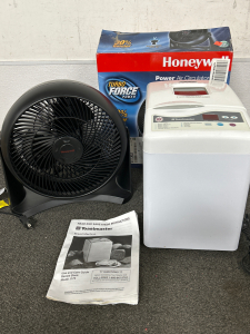 HONEYWELL TURBO FORCE POWER AIR CIRCULATOR FAN (BRAND NEW-WORKS) AND TOASTMASTER BREAD MAKER WITH MANUAL (POWERS ON)