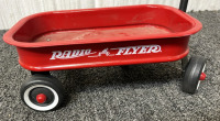 COLLECTIBLE RADIO FLYER WAGON DECOR - 2