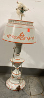 WHITE AND ORANGE FLOWER TABLE LAMP (WORKS)