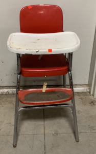 (1) VINTAGE BABY HIGH CHAIR