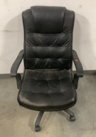 (1) BLACK SPINNING OFFICE CHAIR ON WHEELS